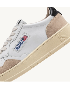 Schuhe AUTRY Medalist Low Aus Weiß/Schwarz Leder und Wildleder in Beige