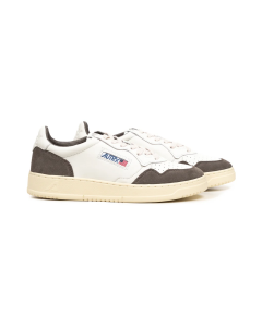Schuhe AUTRY  Medalist Low aus Wildleder und Ziegenleder in Weiß/Military