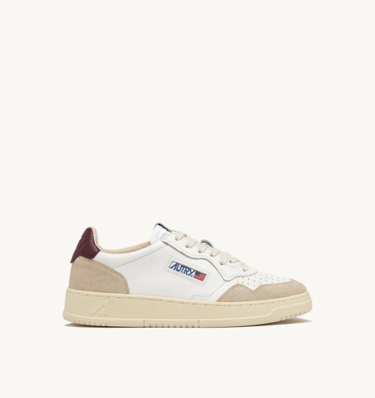 Schuhe AUTRY Medalist Low Aus Wildleder Und Leder In Weiß Und Burgundy 