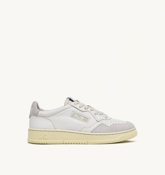 Schuhe AUTRY Open Low Sneakers Man In Leather And Suede White