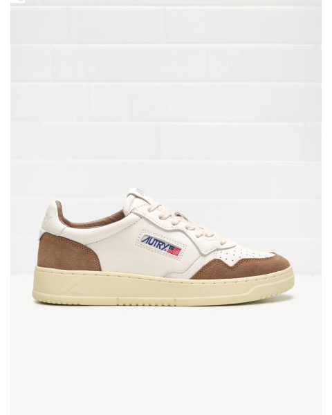 Schuhe AUTRY Medalist Low aus Wildleder und Ziegenleder in Weiß/Suede