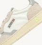 Schuhe AUTRY Medalist Low aus Weißem Leder und Beigem Wildleder mit Hair-Optik