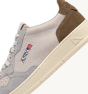 Schuhe AUTRY Medalist Low Tricolor Wildleder Weiß Cigar und Vapor