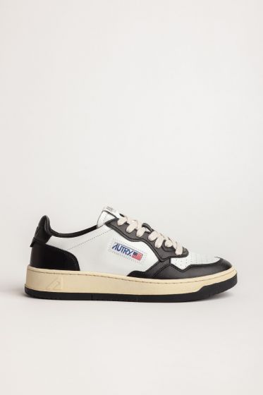 Schuhe AUTRY Medalist Low Man Sneaker in Leather Color White Black